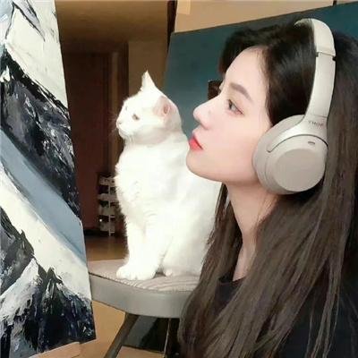 千岁大人你尾巴露出来啦