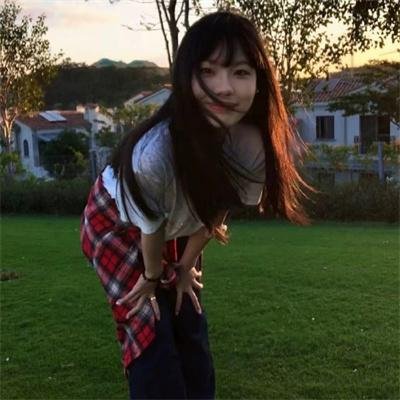 蓝色嘴巴的脸